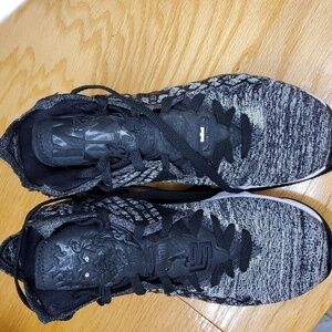 Nike Lebron 17 men's basketball size 8 EUC high top black and white